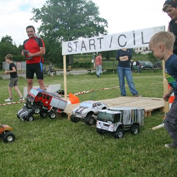 Jak se jezdili RC Rally Chudčice na pochodu do Kuřimi